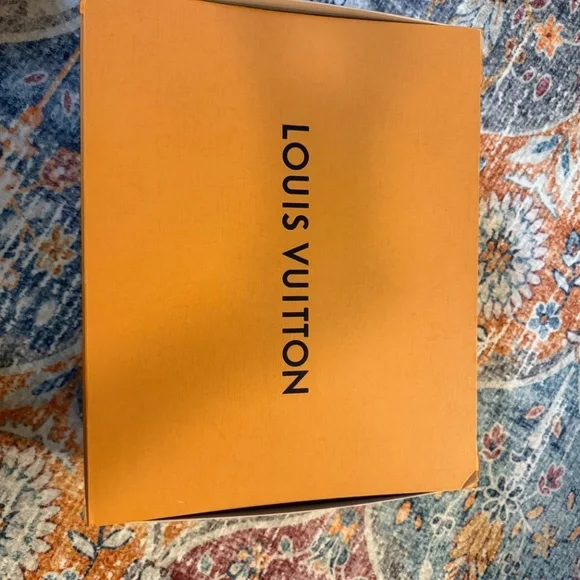 Louis Vuitton Graceful Mm hobo blue and white used once. Designer luxury - Picture 9 of 9